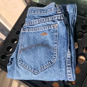 90’s Chic brand extra high rise tapered mom jeans